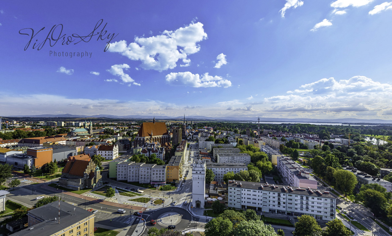 Widok na ulicę wrocławską i centrum Nysy