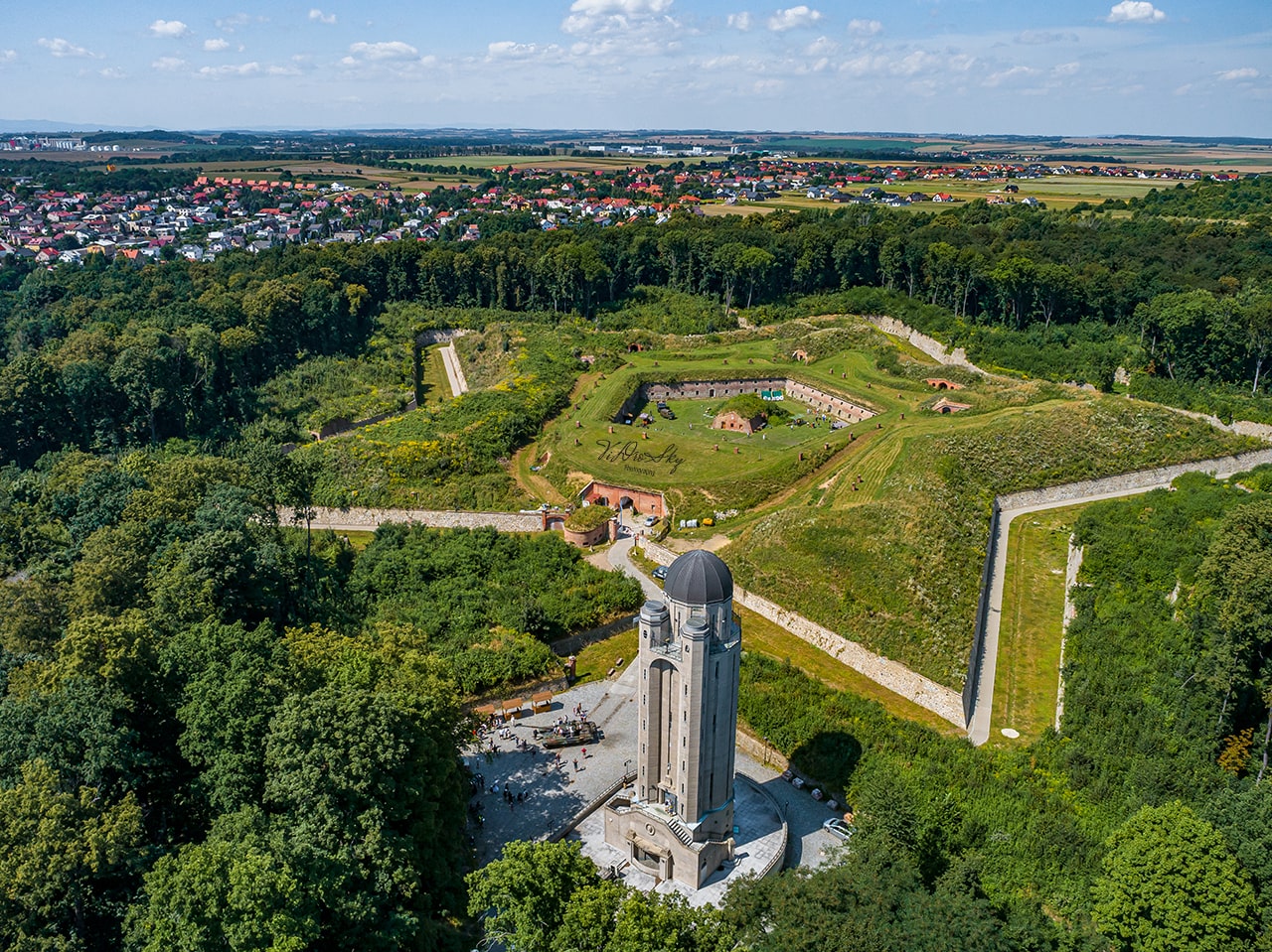 Fort Prusy - Wieża Ciśnień i czołg