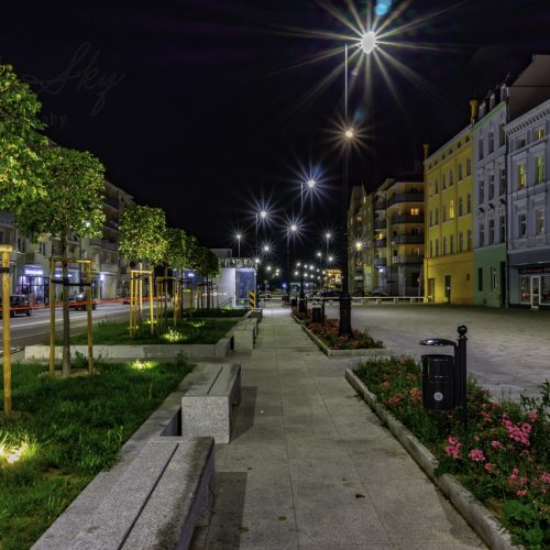 Wieczór na ulicy Piastowskiej w Nysie