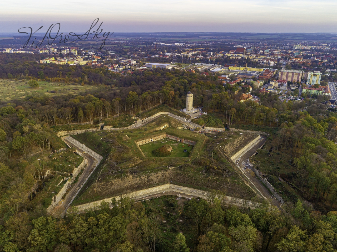 Fort Prusy z panoramą Nysy w tle