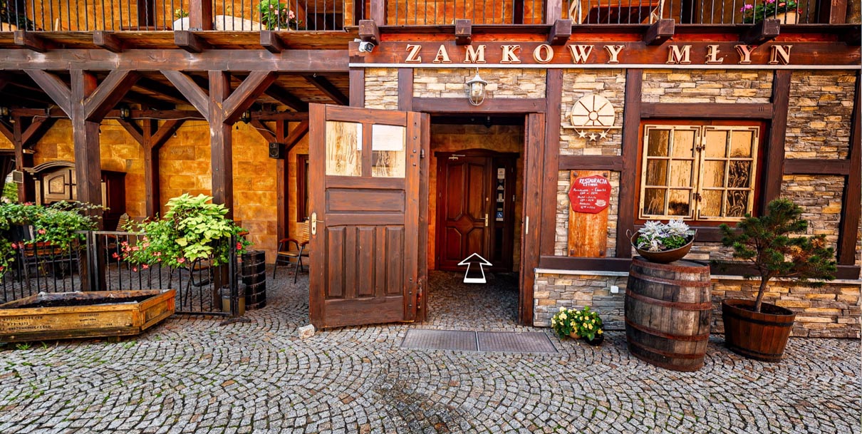 Wirtualny spacer Hotel i restauracja Zamkowy Młyn - wejście główne
